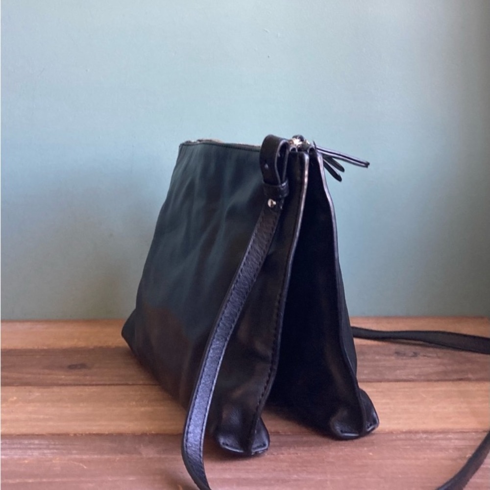 Banana Republic Black Italian Leather Double-Zip Pouch Crossbody Bag - Picture 5 of 12